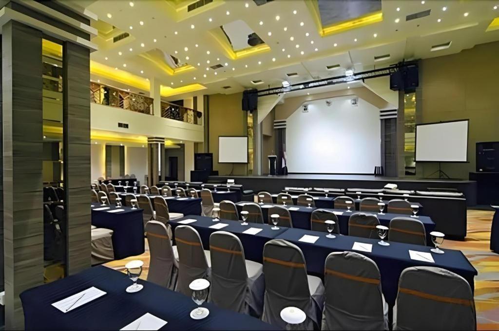 Aria Barito Hotel Banjarmasin  Exteriör bild