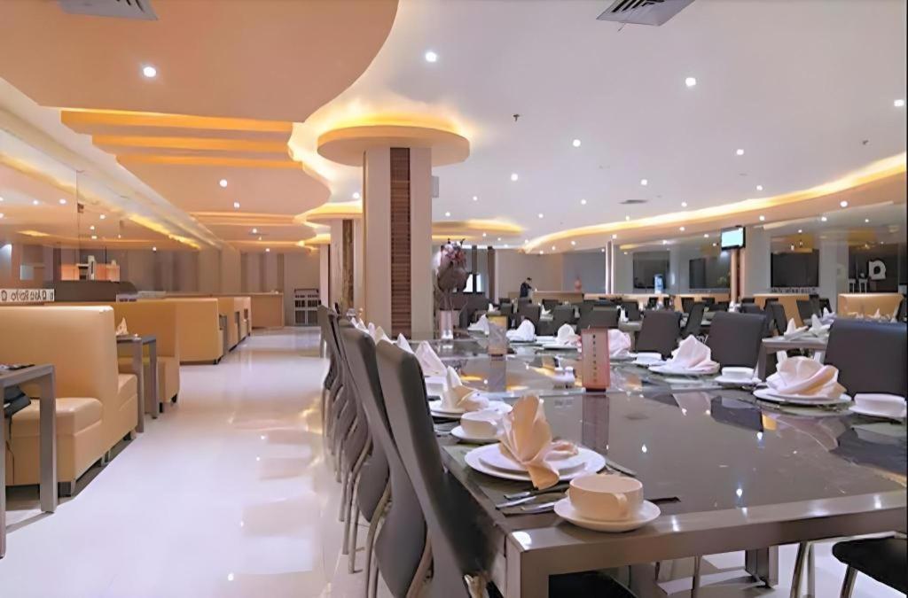 Aria Barito Hotel Banjarmasin  Exteriör bild